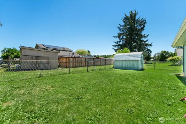 Fully-fenced backyard. Backs up to city easement. Fully-fenced backyard. Backs up to city easement.