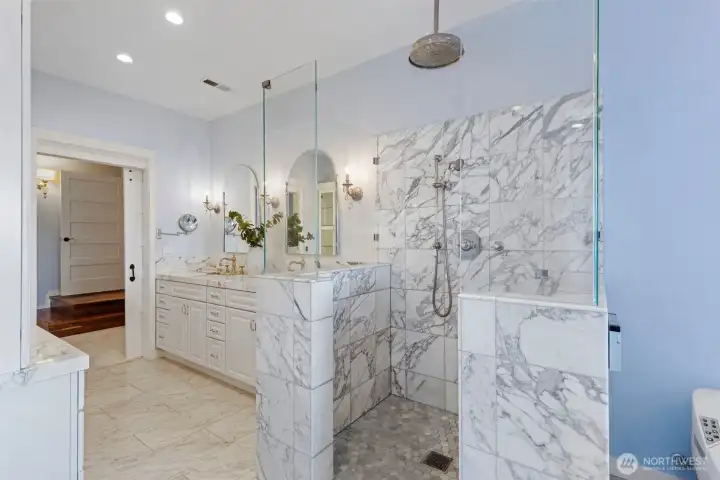 Rainshower, double vanities...