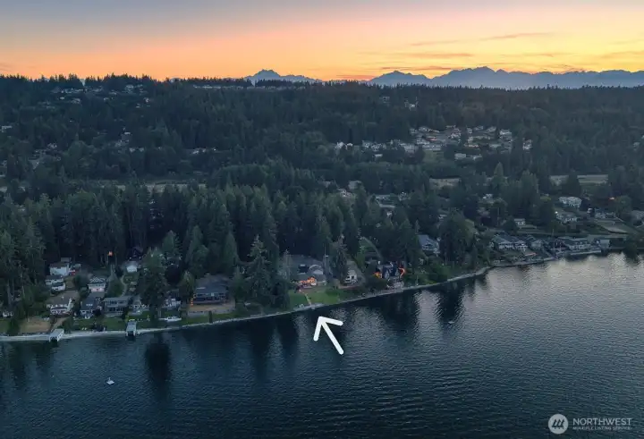 Convenient location to Hwy 3, Silverdale, shopping, ferry, bases and all your amenities!