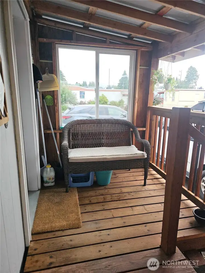 Covered Front Entry/Deck Covered Front Entry/Deck