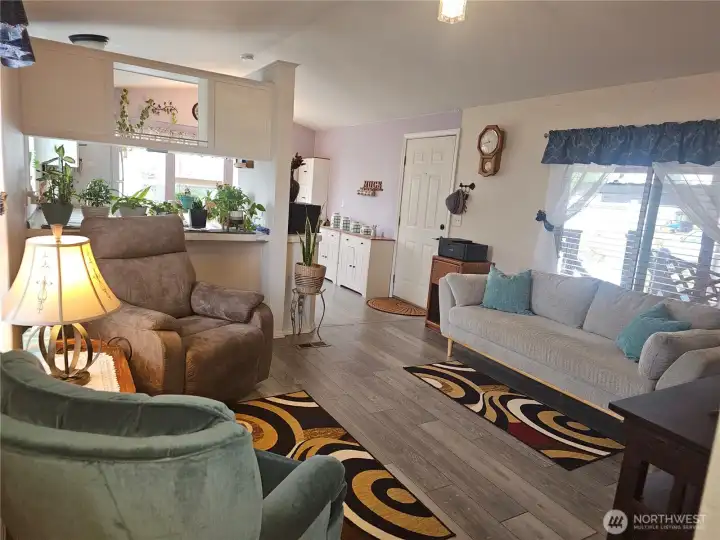Living Room looking to Kitchen Living Room looking to Kitchen