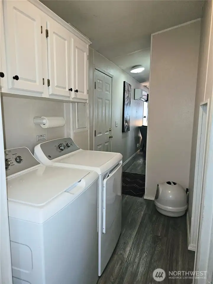 Hallway/Laundry Hallway/Laundry