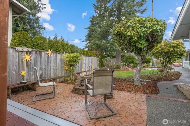 Stamped Concrete in Back Yard Allows for Entertaining