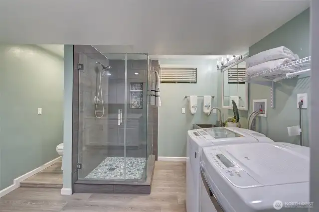 Newly updated full bath/laundry room!