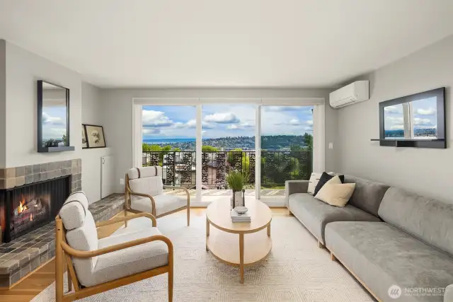 Top floor corner unit offers privacy and the best view in the complex. Floor to ceiling windows/doors provide a stunning backdrop to your home.