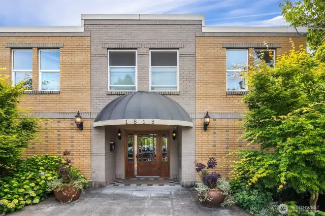 Welcome to 1818 Bigelow on one of the most coveted streets on Queen Anne. This boutique mid century condo offers just 12 units.