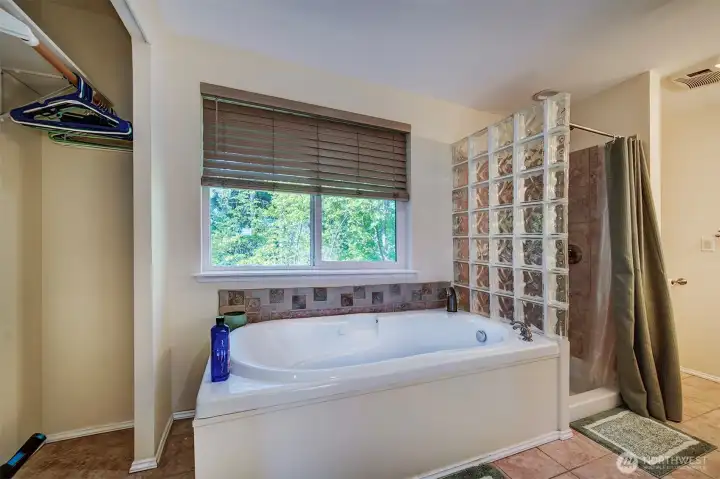 Jetted tub in Primary bedroom
