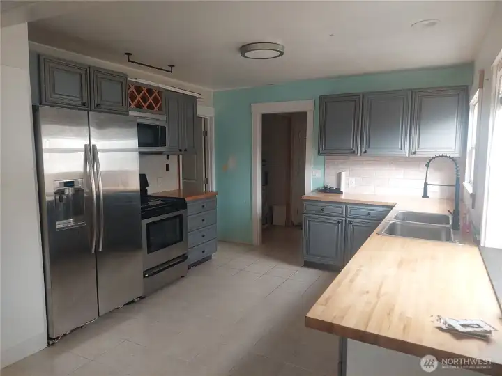 Refrigerator & Stove Included