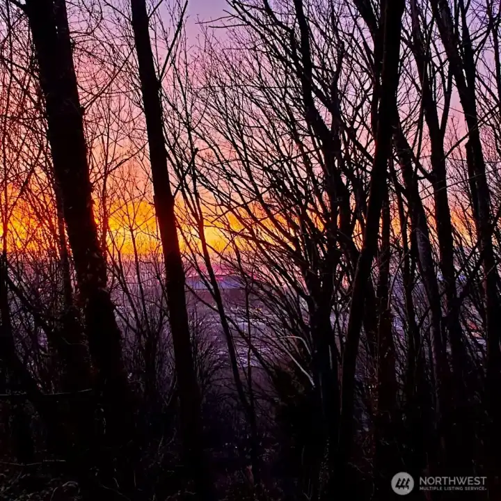 And finally, a sunset view from the deck. Breathtaking!