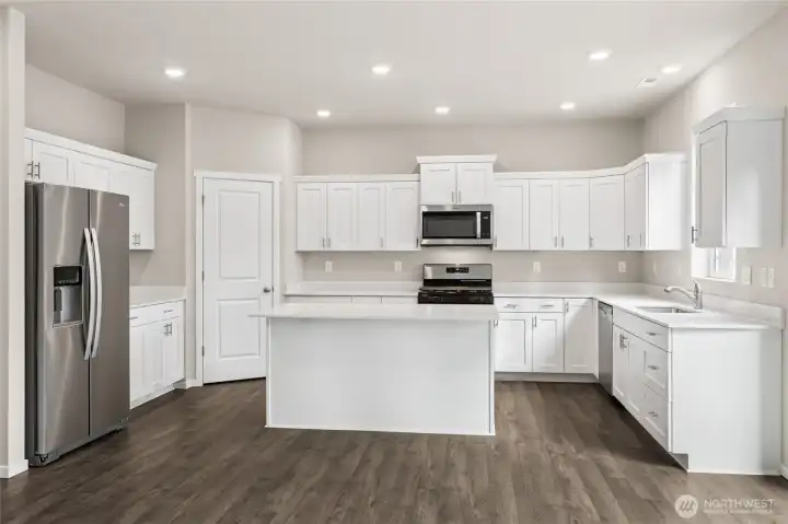 Photo's are for representational purposes only. Colors and finishes may differ.