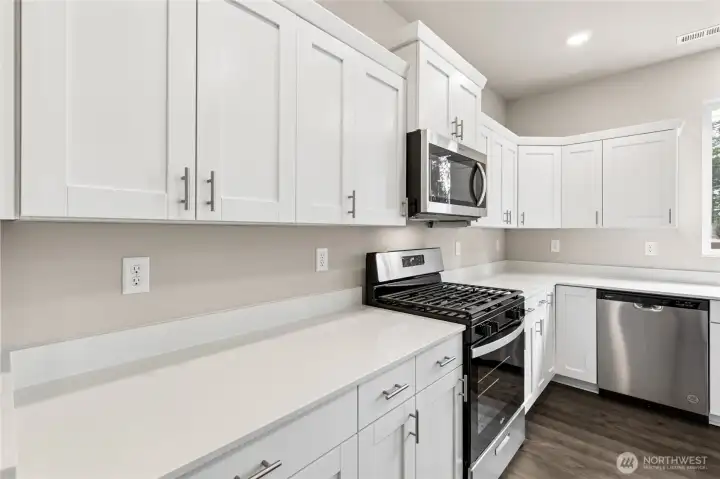 Photo's are for representational purposes only. Colors and finishes may differ.