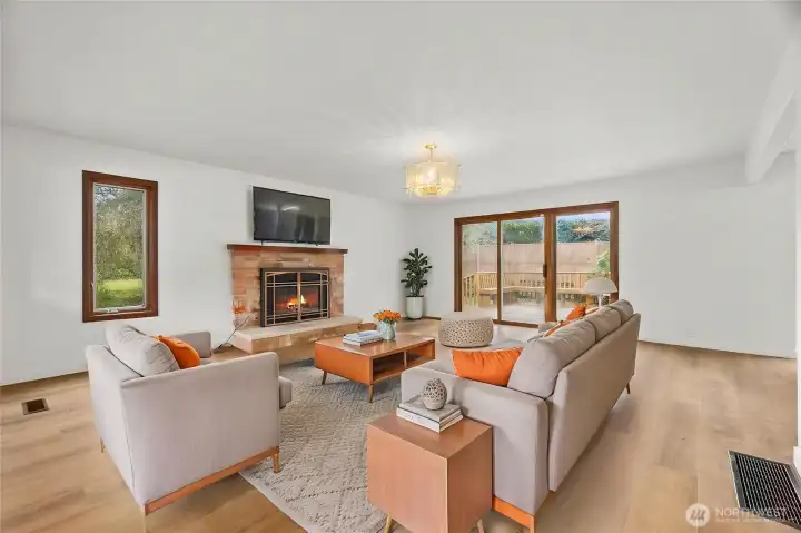 Virtually Staged LR - Imagine what it will look like with your furnishings! Virtually Staged LR - Imagine what it will look like with your furnishings!