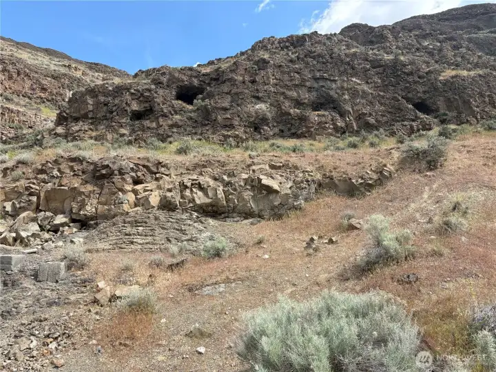 View of lot towards the mts. You can see a red light marker.