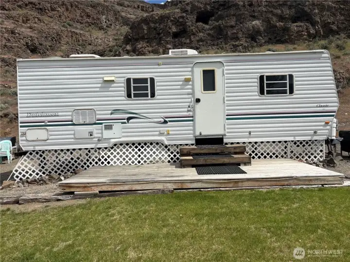 Completely set up trailer including eveything you will need for your first overnight. Sleeps 6