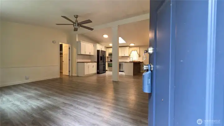 Fantastic open floor plan creates tons of space for living and dining...