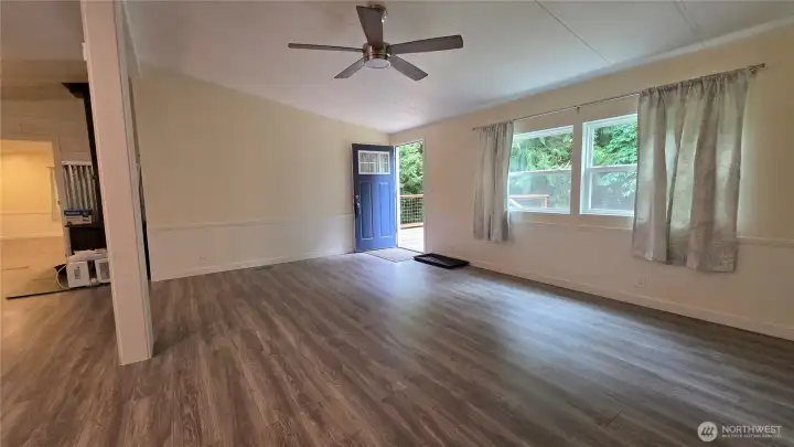 Living room is a great size for plenty of seating
