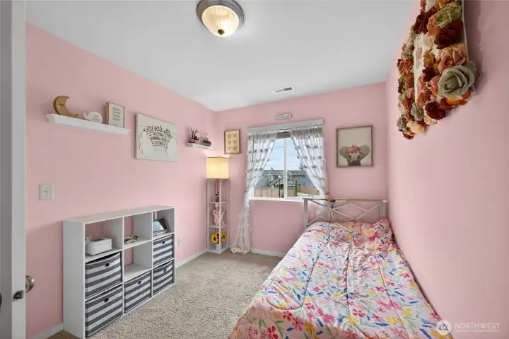 1 of 2 guest bedrooms