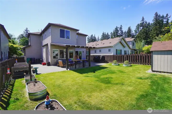 Large backyard with Garden space