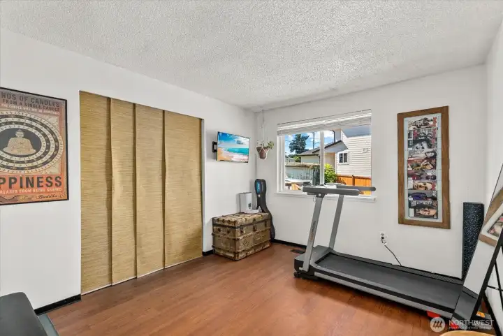 Large Bedrooms/Home Gym Large Bedrooms/Home Gym