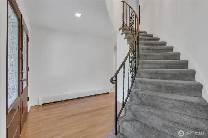 Hardwwod entry floor and spiral stailcase.
