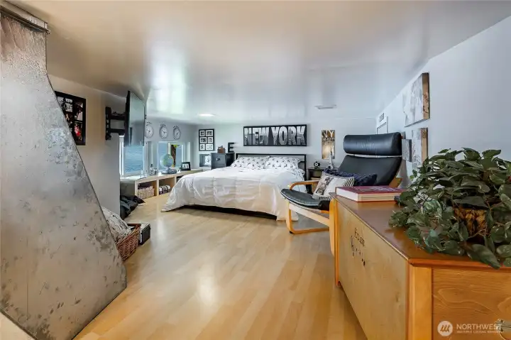 Loft/kid cave