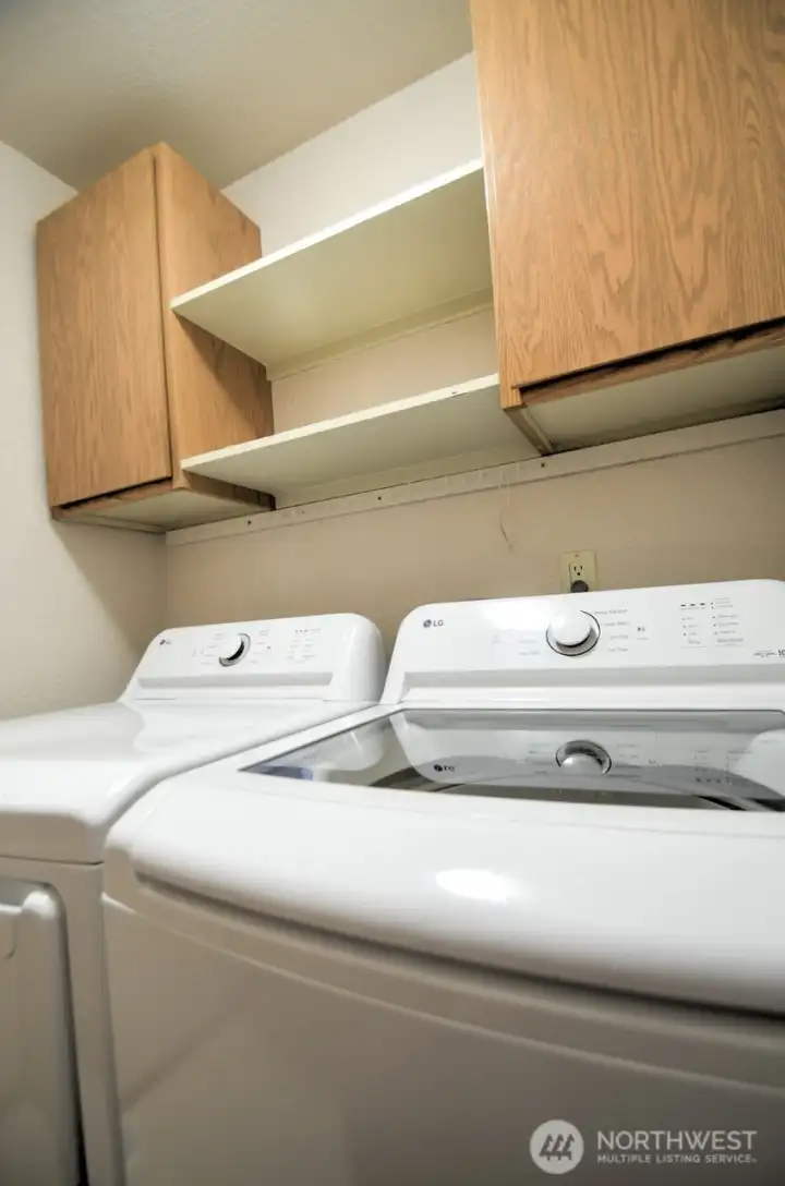 Laundry room - washer and dryer stay!