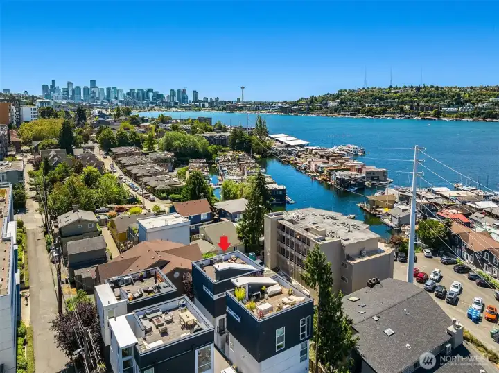 Enjoy everything Eastlake has to offer, paired with some of the city's most spectacular views. Enjoy everything Eastlake has to offer, paired with some of the city's most spectacular views.