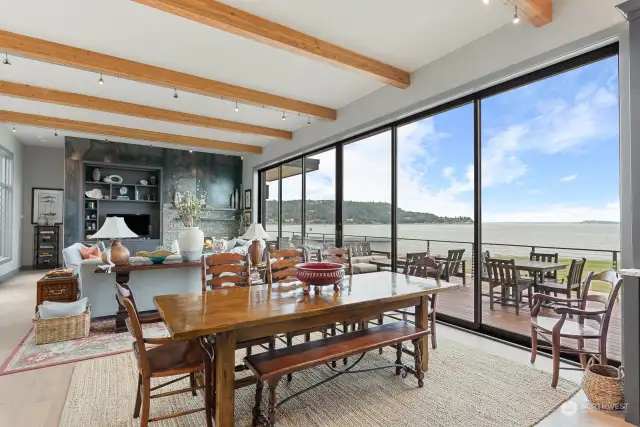 Dining area with spectacular views to enjoy