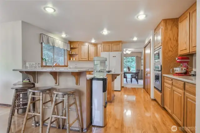 Raised eating bar