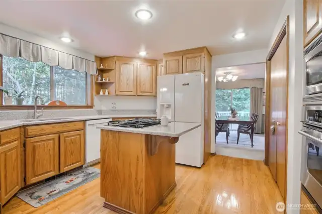 Kitchen to Dining room viwe