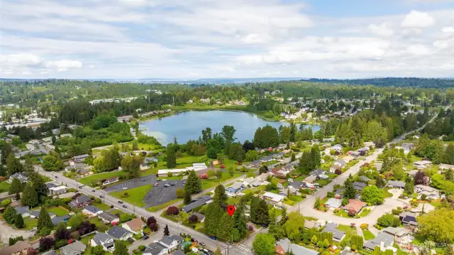 Walking distance to Blackman's Lake.