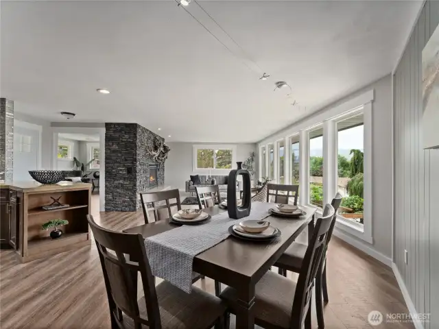 Eating space for the perfect entertainment and gathering.