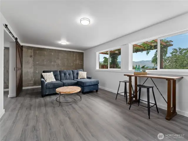 Abundant space filled with natural light, offering comfort and flexibility.