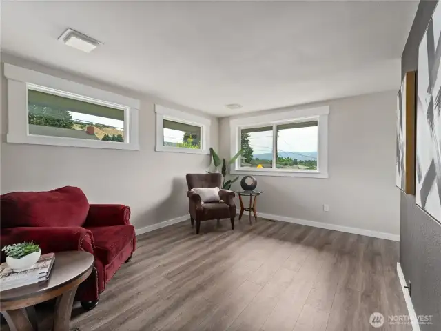 Bonus room off the front entry—ideal for a den, home office, or formal dining area.