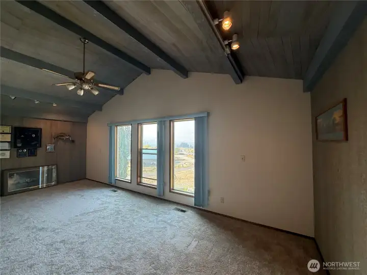 Huge bonus room