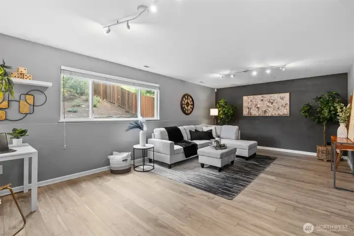 Work or play, (or both!) you'll love this room!