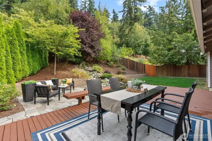 Entertain or relax in your landscaped yardwith custom flagstone patio!