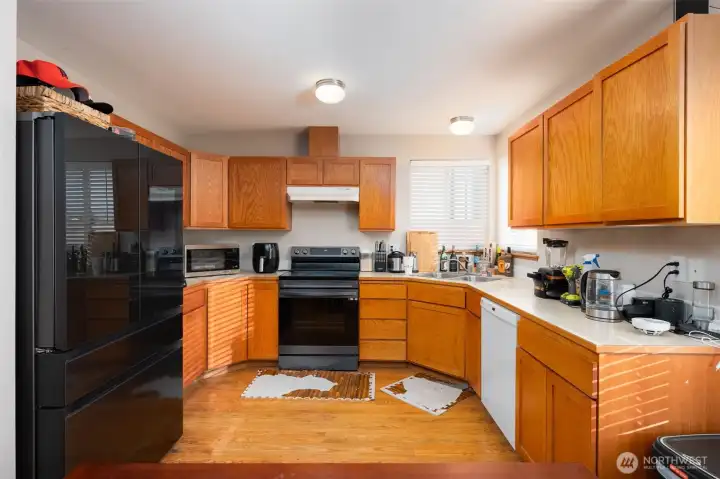 Newer fridge, stove, and oven