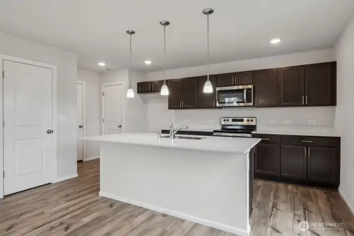 Disclaimer Secondary photos of same floor plan on different lot in different community: Photos are from another Viola, finishes, upgrades, and features may vary.