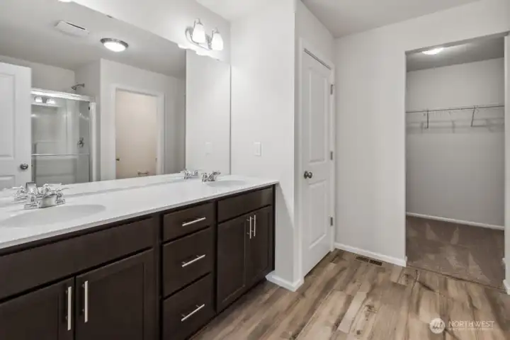 Disclaimer Secondary photos of same floor plan on different lot in different community: Photos are from another Viola, finishes, upgrades, and features may vary.