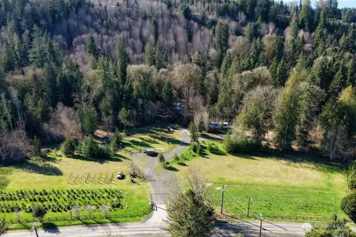 While peaceful, this location allows for easy access to downtown Poulsbo's shops and cafes, as well as easy commutes via the Kingston/Edmonds ferry to the Seattle area.