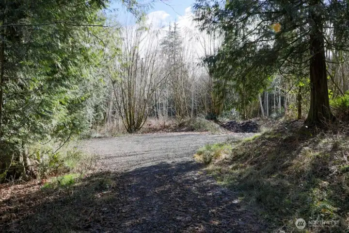 Here's a gravel cul-de-sac, at the base of the trail that leads to the cistern and spring fed stream. The cistern has been used for irragation and at one time serviced the Farmhouse across Big Valley Rd.