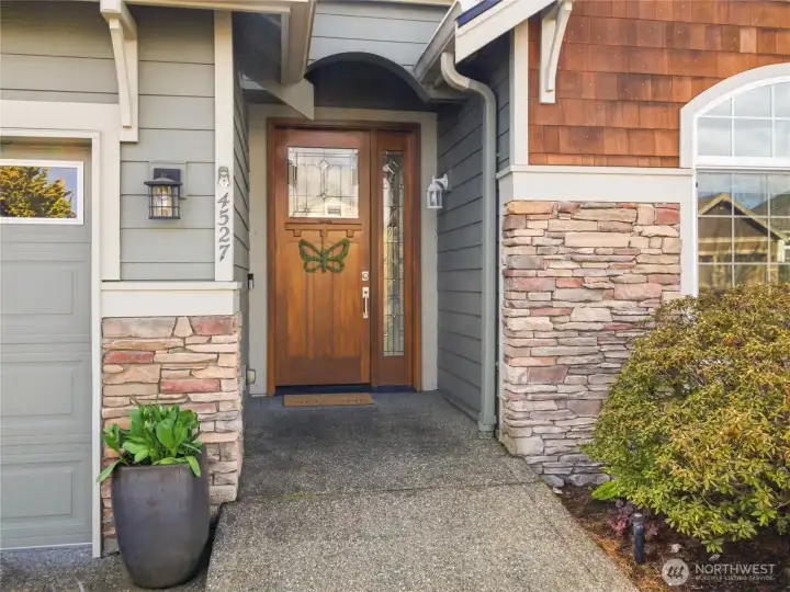 INVITING FRONT ENTRY....!!!  > Stone & Shake, Glass Door & Glass SideLite!