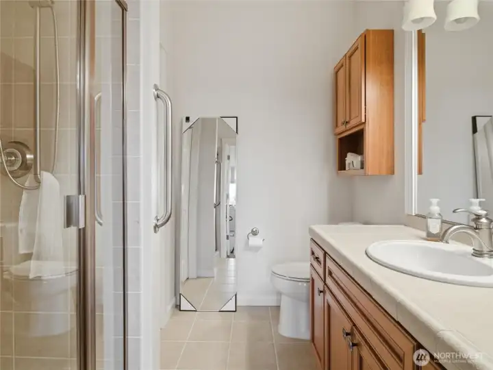 UPSTAIRS BATHROOM