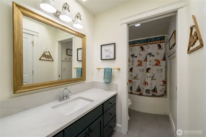 Upstairs full bathroom