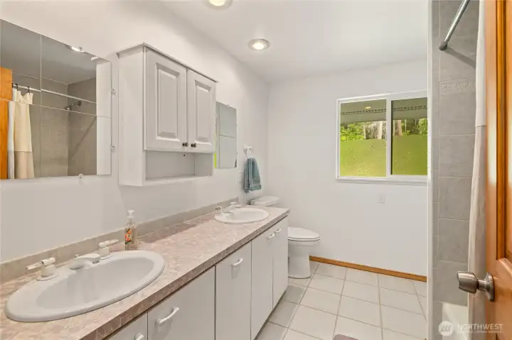 Upper level full bath