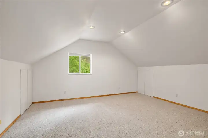 Hiden bedroom above loft