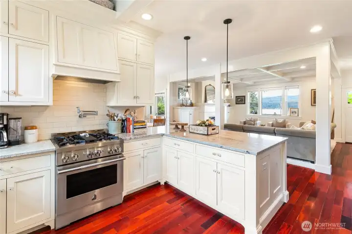 Kitchen custom cabinets