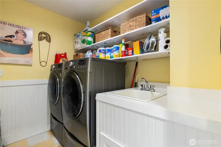 Laundry room with sink and shelving