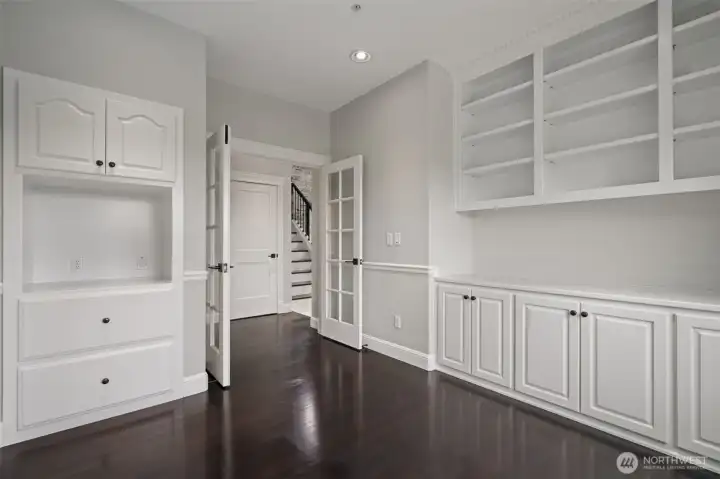 stunning office. stunning office.